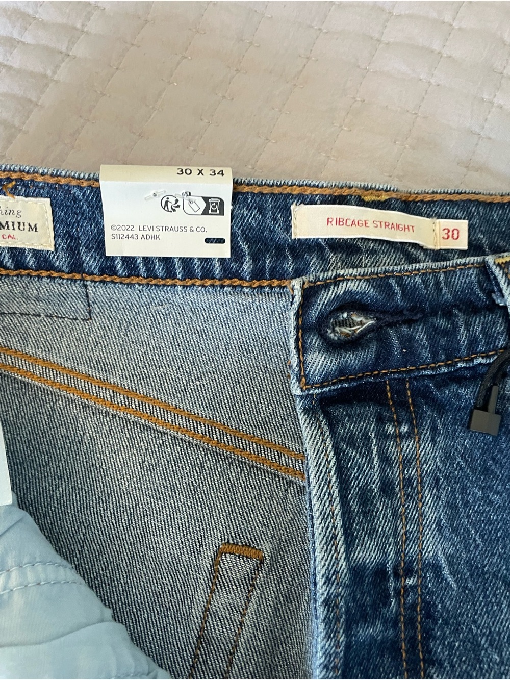 Levi’s Premium Ribcage Straight Jeans Sz 30 NWT High Rise Medium Wash - Picture 6 of 10